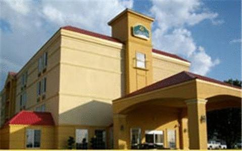 La Quinta Inn & Suites Тълса Екстериор снимка
