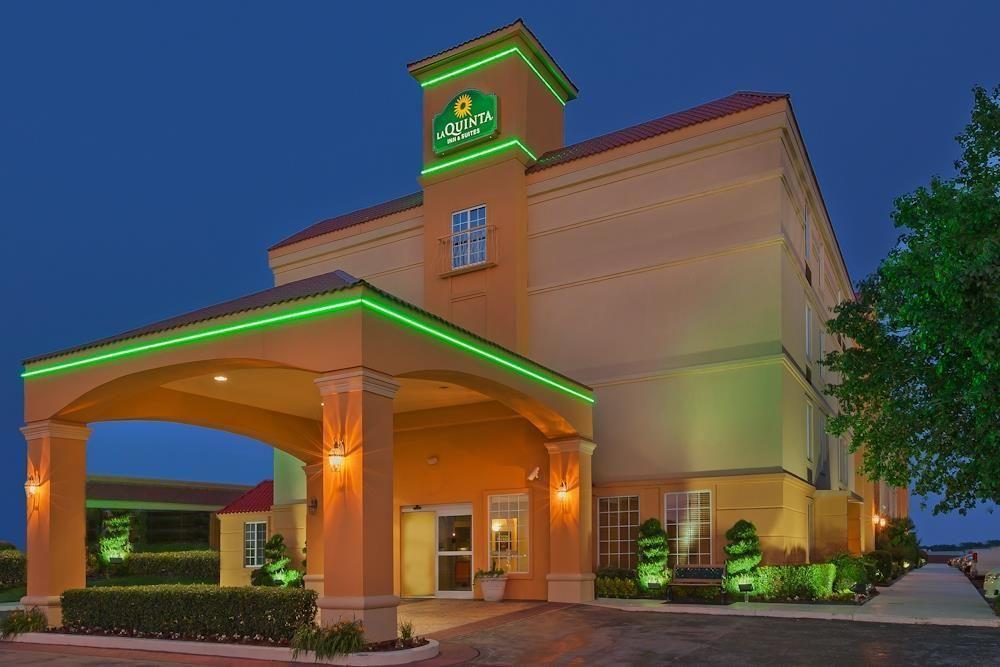 La Quinta Inn & Suites Тълса Екстериор снимка
