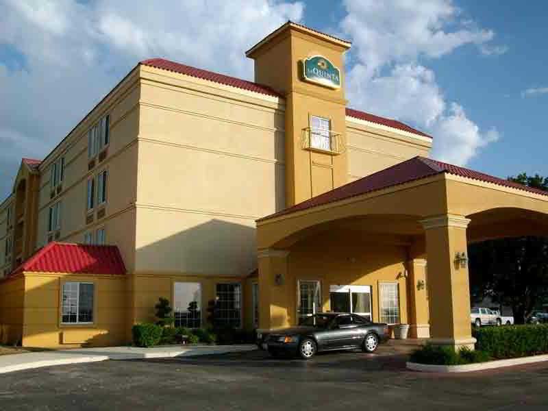 La Quinta Inn & Suites Тълса Екстериор снимка