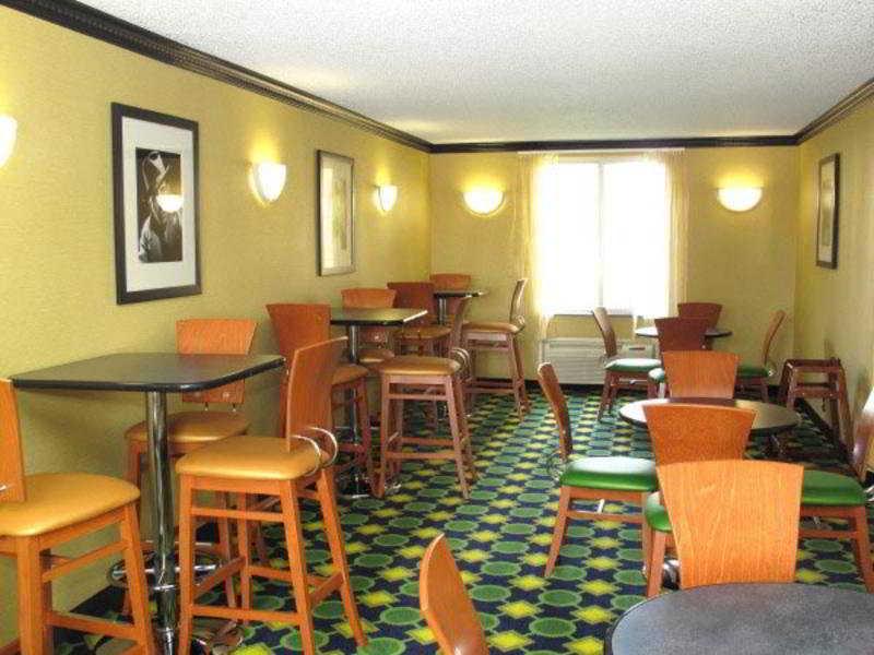 La Quinta Inn & Suites Тълса Ресторант снимка
