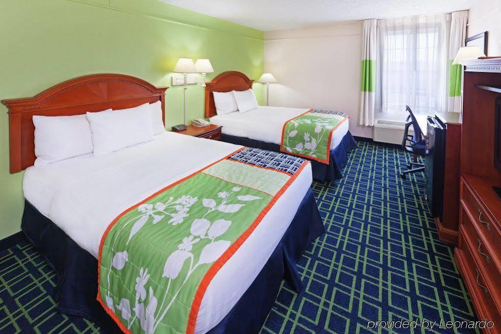La Quinta Inn & Suites Тълса Екстериор снимка