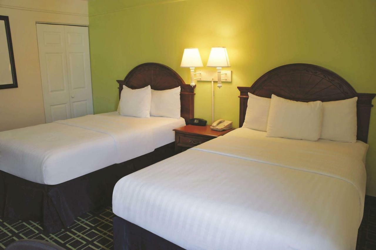 La Quinta Inn & Suites Тълса Екстериор снимка