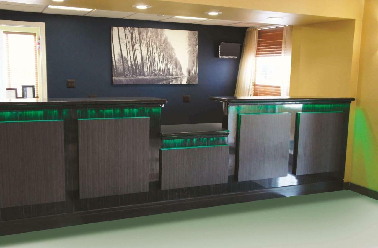 La Quinta Inn & Suites Тълса Екстериор снимка