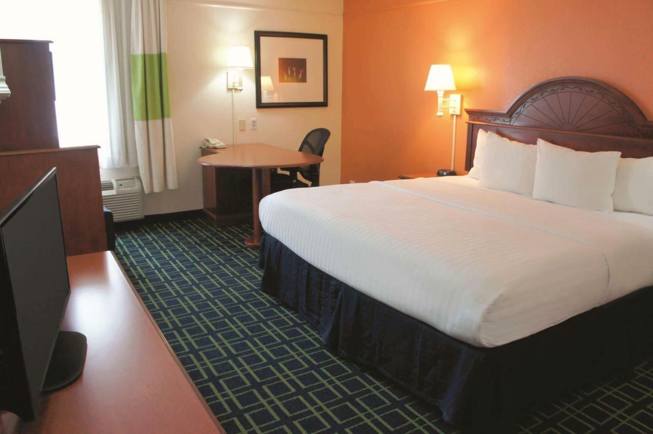 La Quinta Inn & Suites Тълса Екстериор снимка