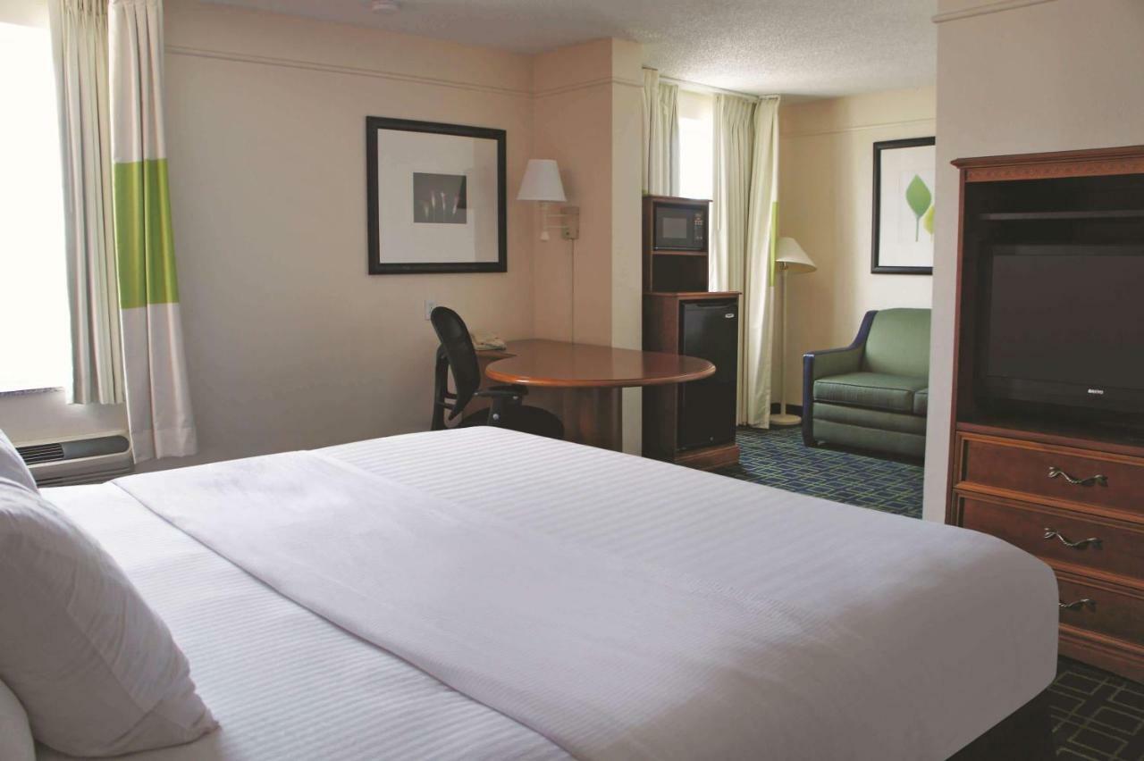 La Quinta Inn & Suites Тълса Екстериор снимка