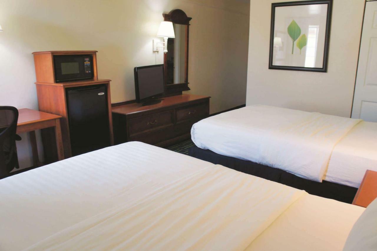La Quinta Inn & Suites Тълса Екстериор снимка
